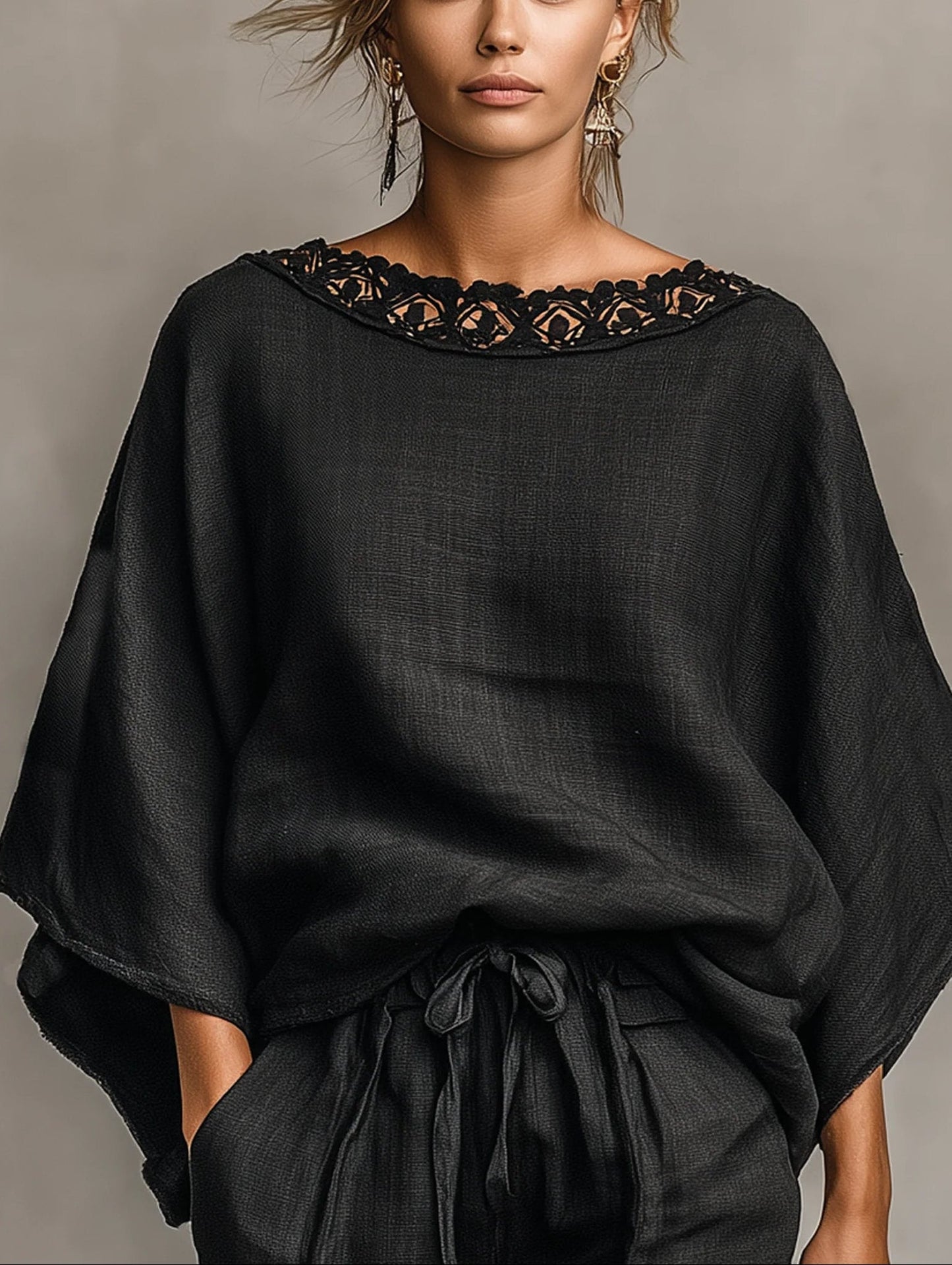 Elena™ | Set Blusa in Pizzo con Collo a Barca e Pantaloni Corti