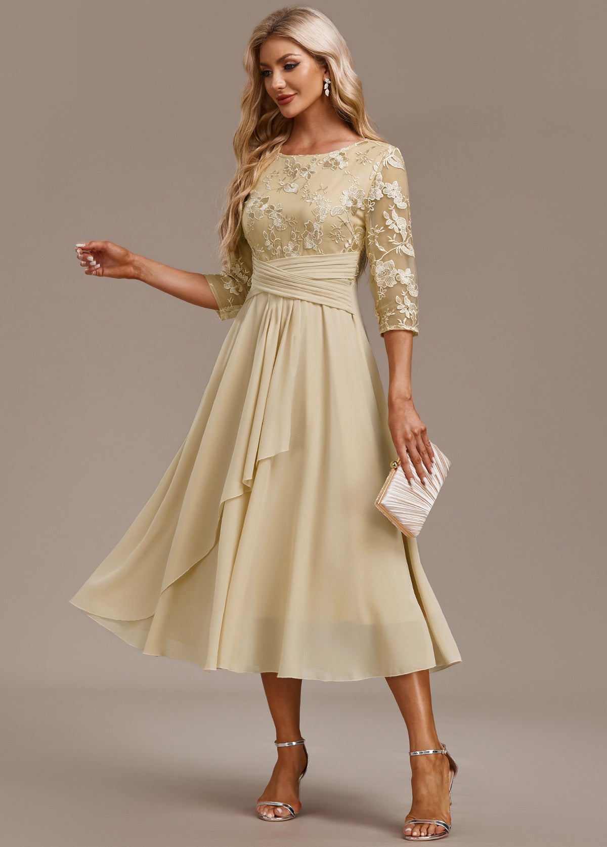 Elena™ | Abito Color Champagne con Delicata Ricamatura