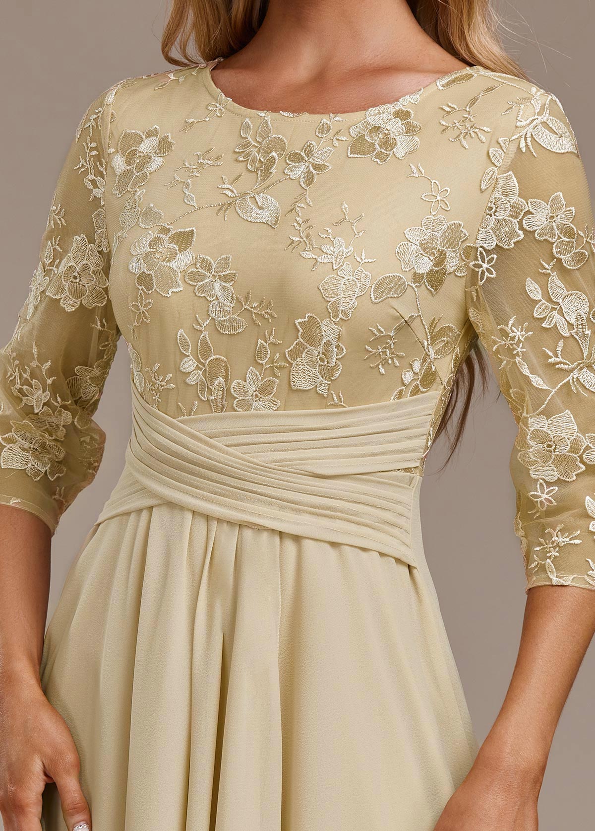 Elena™ | Abito Color Champagne con Delicata Ricamatura