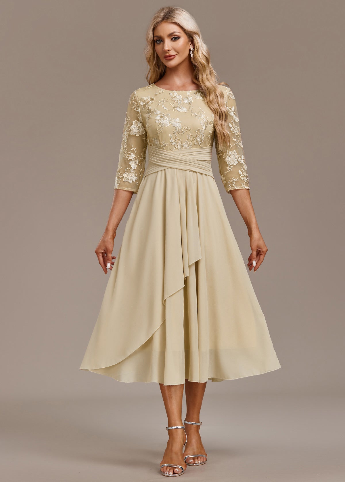 Elena™ | Abito Color Champagne con Delicata Ricamatura