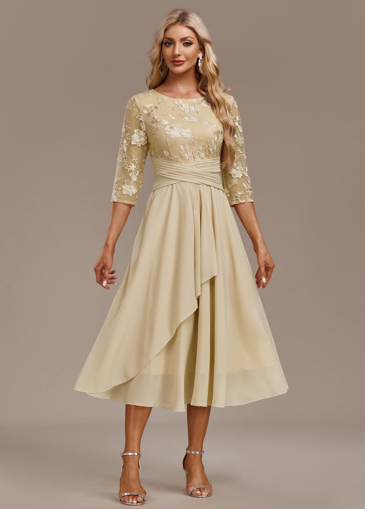Elena™ | Abito Color Champagne con Delicata Ricamatura