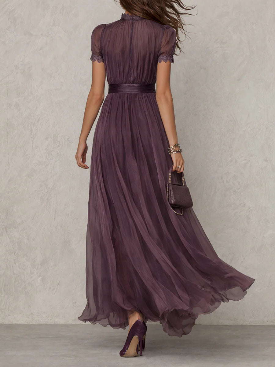 Flavia™ | Abito Lungo Viola in Chiffon con Scollo a Chiave e Pizzo