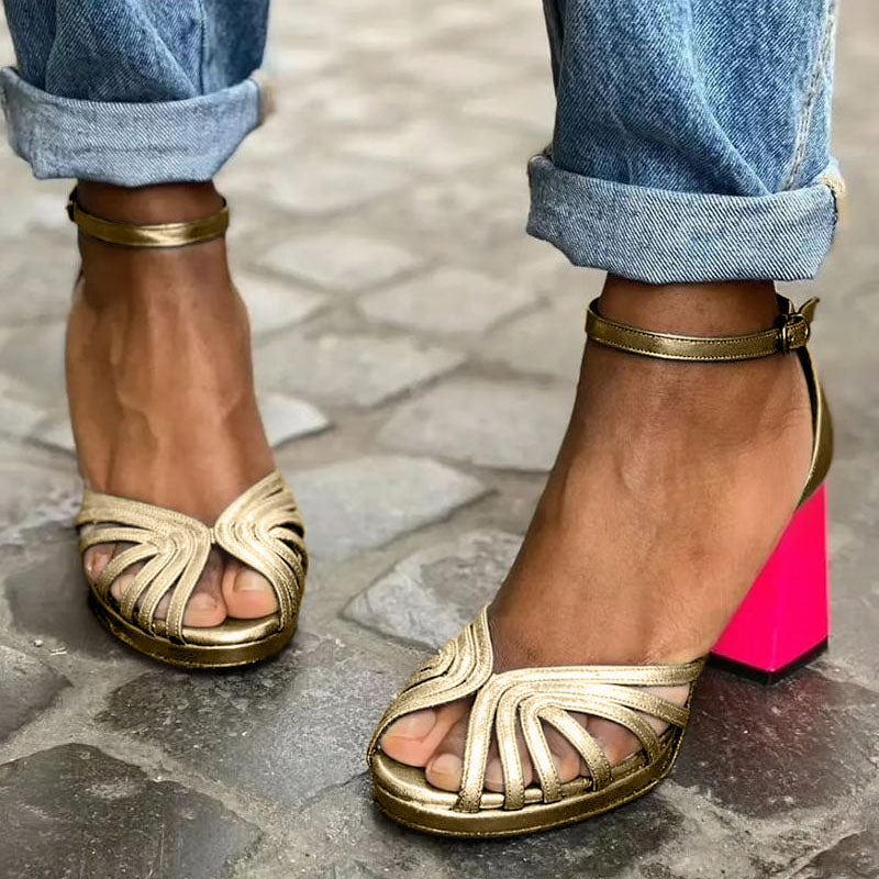 Alessia™ | Sandali Classici con Cinturino Dorato