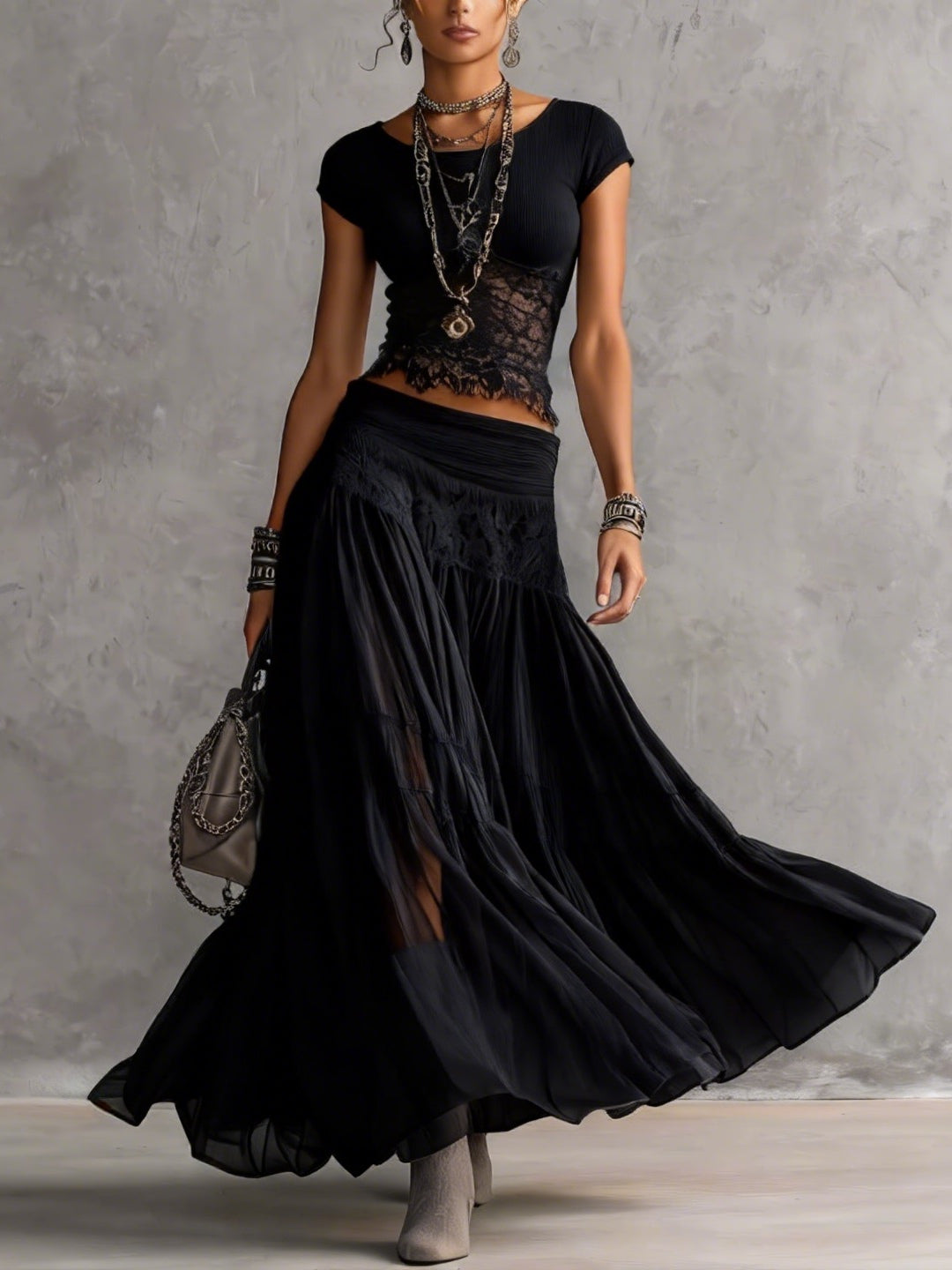 Bianca™ | Top Nero in Pizzo Trasparente con Gonna Maxi Plissettata